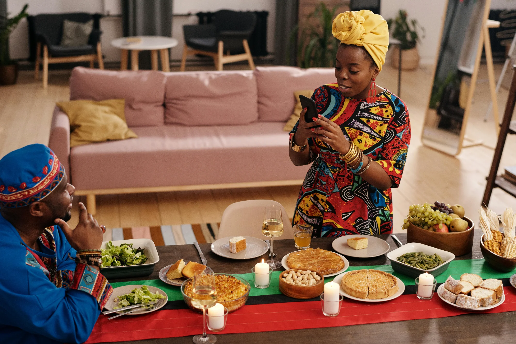 Couple partageant un repas